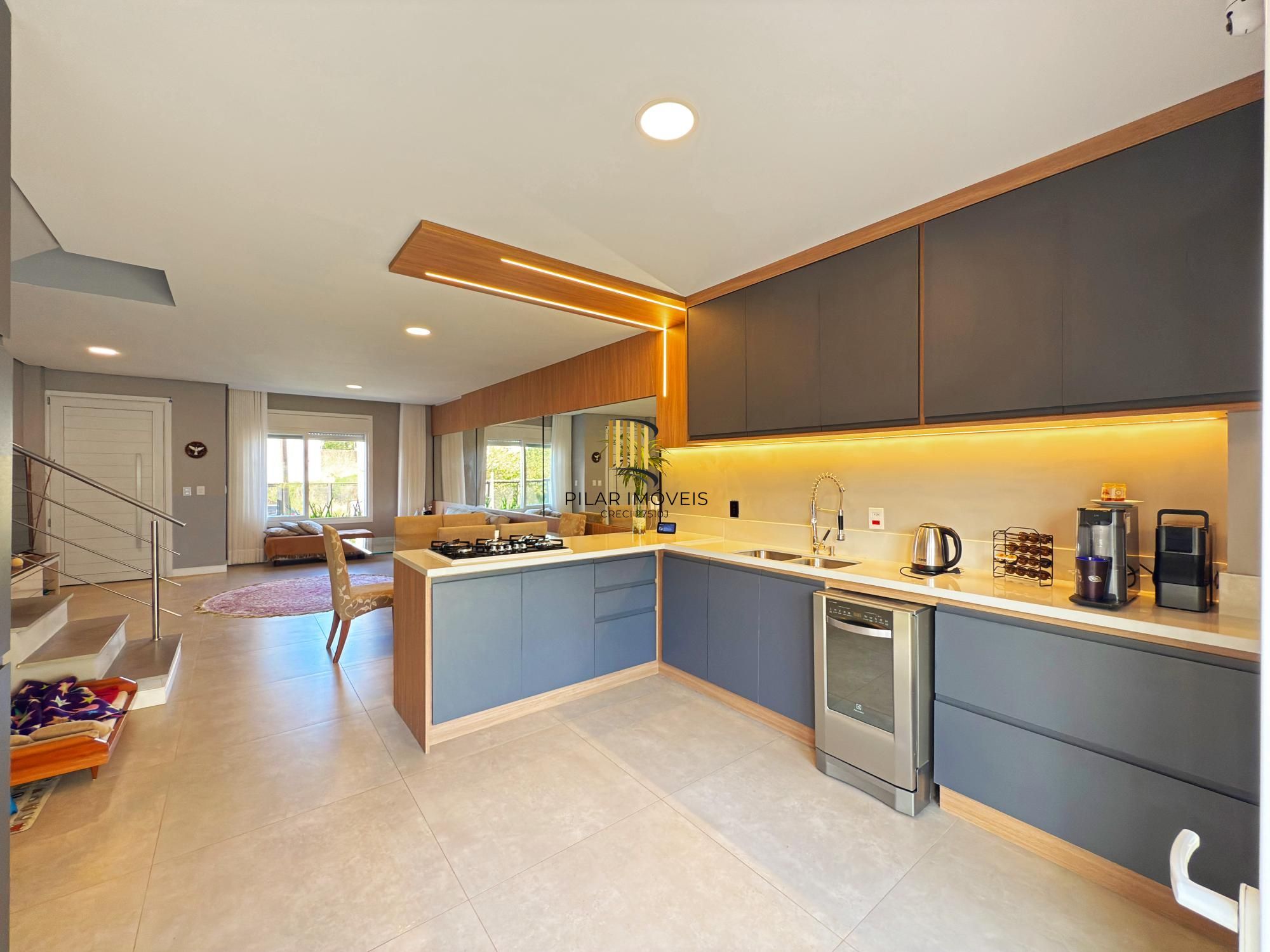 Casa moderna com 3 dormitórios com pátio grande e vista para o Rio Guaíba!