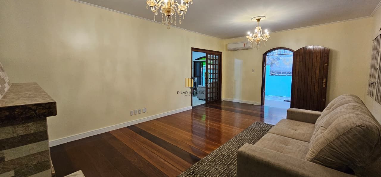 Excelente casa térrea zona sul de Porto Alegre, com 191m² - totalmente reformada