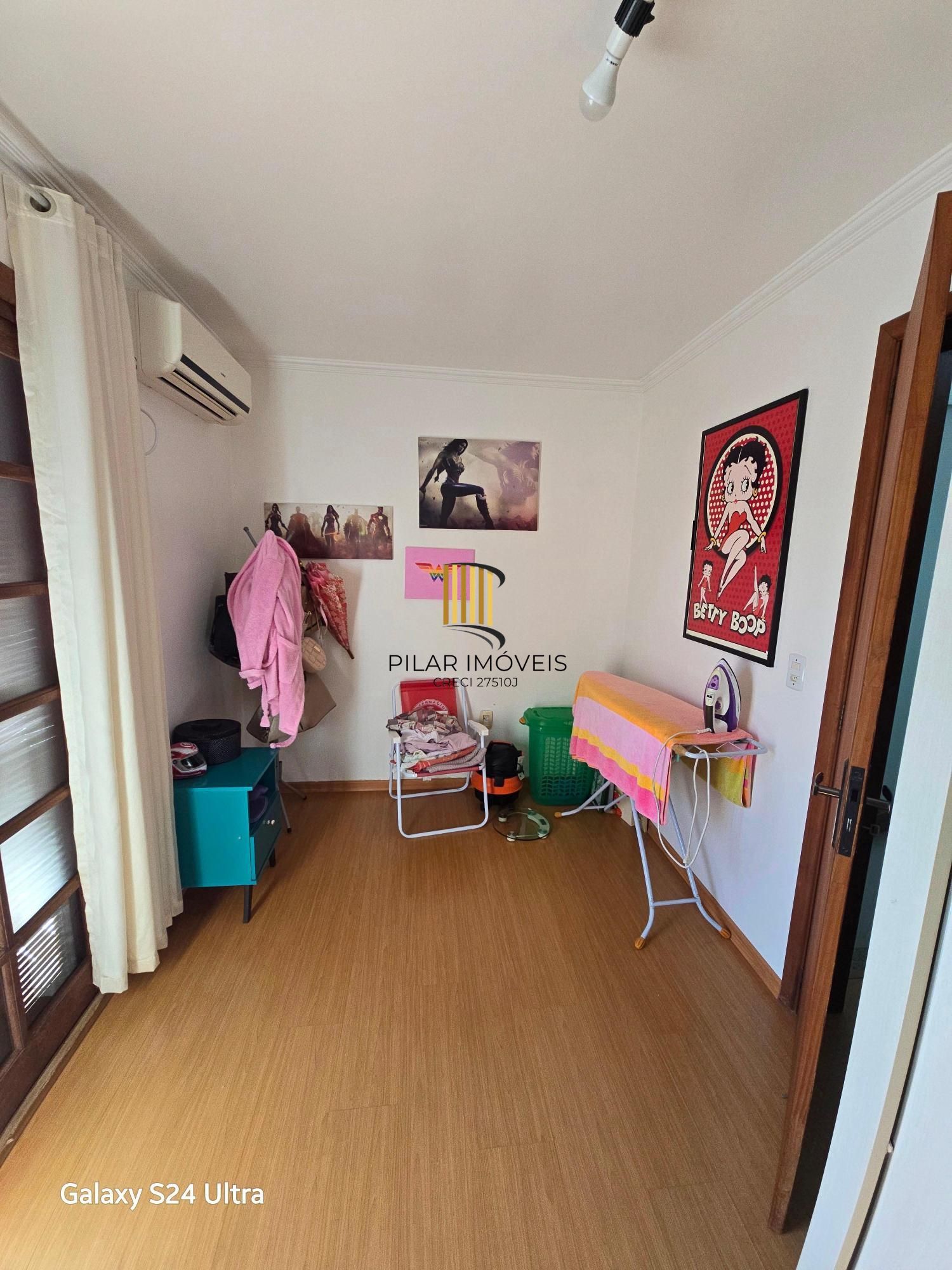 Casa 2 dormitórios no bairro Hípica