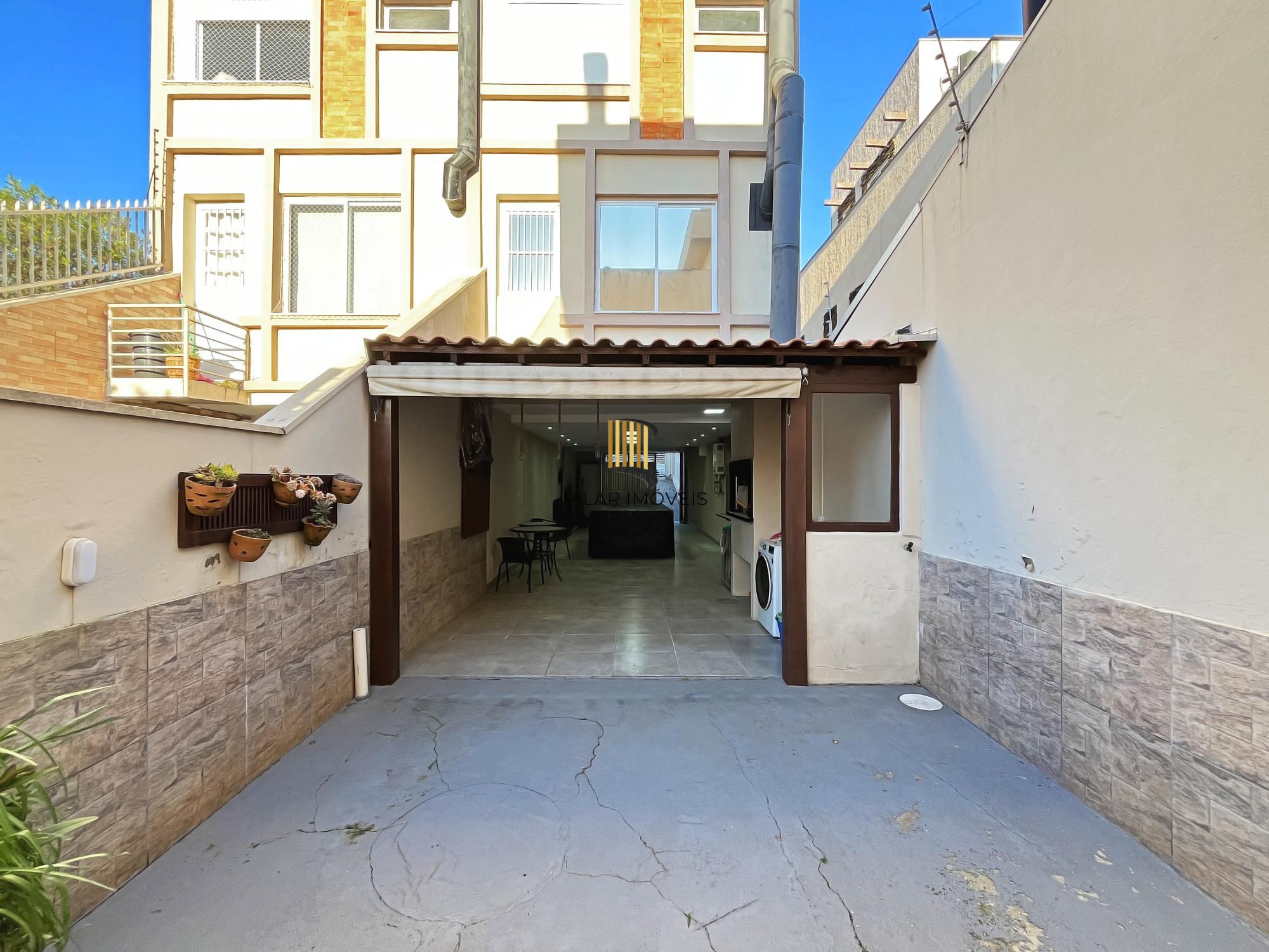 Casa 3 dormitórios no bairro Guarujá