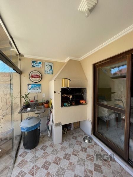 Casa em Porto Alegre, no bairro Hípica, com 3 dormitório(s), e 3 banheiros, à venda.