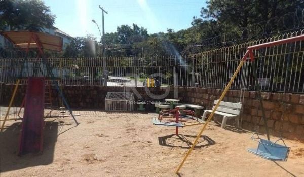 Apartamento em Porto Alegre, no bairro Cristal, com 2 dormitório(s), e 2 banheiros, à venda.