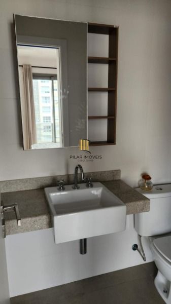 Studio em Porto Alegre, no bairro Tristeza, com 1 dormitório(s), e 1 banheiros, à venda.