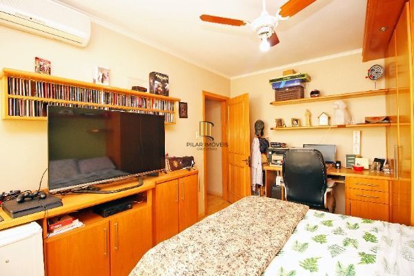 Apartamento em Porto Alegre, no bairro Petrópolis, com 3 dormitório(s), e 3 banheiros, à venda.