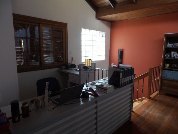 Casa para Venda - 287m², 4 dormitórios, sendo 1 suites, 4 vagas - Tristeza