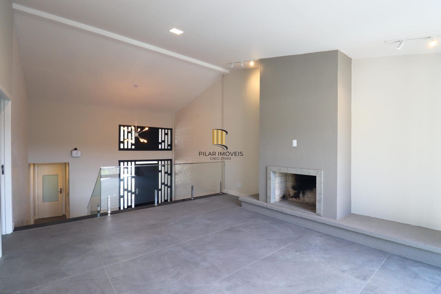 Casa 4 dormitórios no bairro Vila Nova