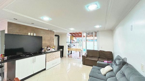 Casa em Porto Alegre, no bairro Hípica, com 3 dormitório(s), e 3 banheiros, à venda.