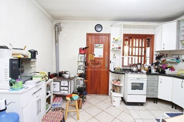 Casa em Porto Alegre, no bairro Hípica, com 2 dormitório(s), e 2 banheiros, à venda.
