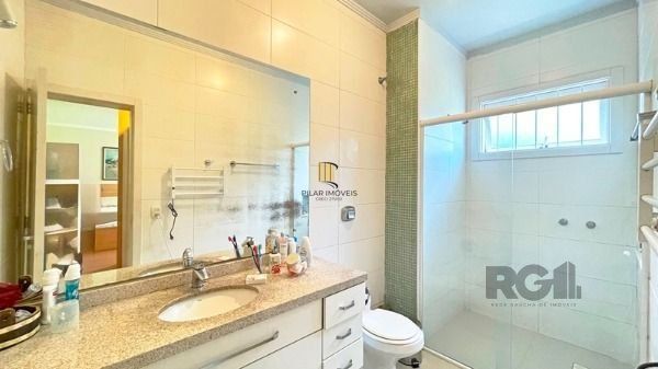 Casa em Porto Alegre, no bairro Ipanema, e 0 banheiros, à venda.