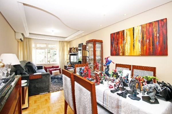 Apartamento em Porto Alegre, no bairro Petrópolis, com 3 dormitório(s), e 3 banheiros, à venda.