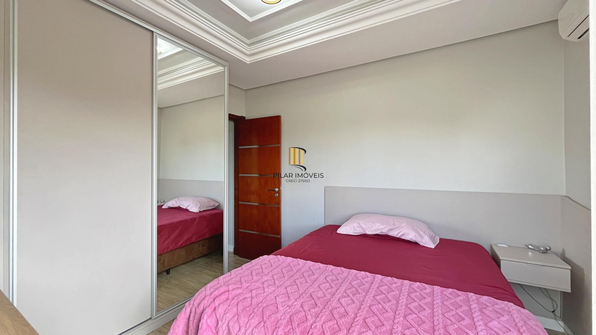 Casa 3 dormitórios no bairro Hípica