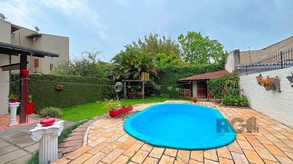Casa para Venda - 235.64m², 3 dormitórios, sendo 1 suites, 3 vagas - Guarujá