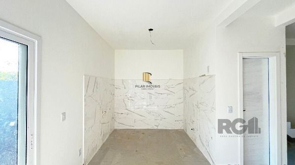 Casa Condominio em Porto Alegre, no bairro Nonoai, com 2 dormitório(s), e 2 banheiros, à venda.
