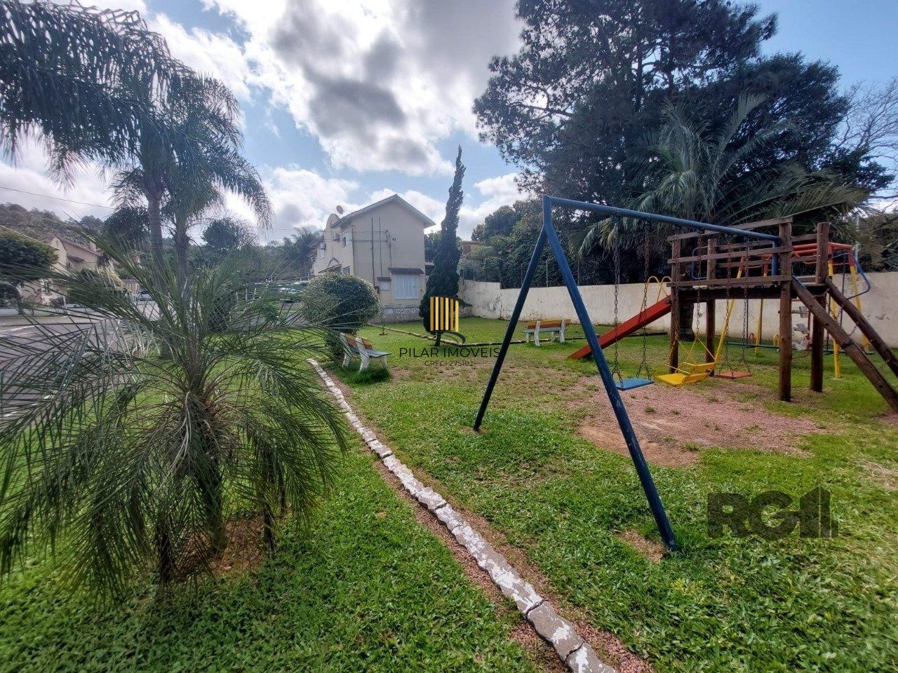 Casa de Condomínio 2 dormitórios no bairro Hípica