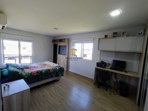 Casa em Porto Alegre, no bairro Hípica, com 3 dormitório(s), e 3 banheiros, à venda.
