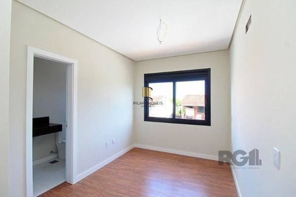 Casa Condominio em Porto Alegre, no bairro Ipanema, com 3 dormitório(s), à venda.