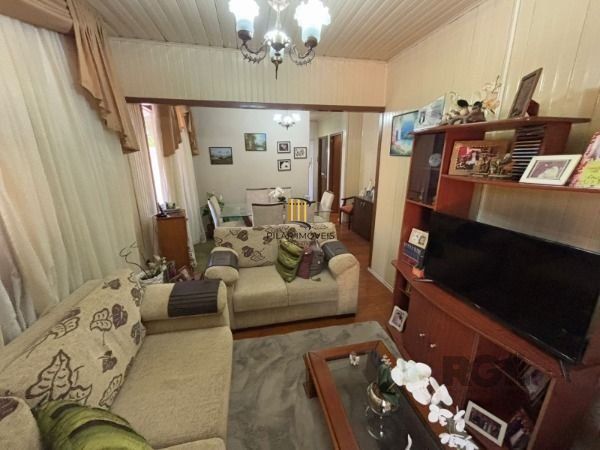 Casa 3 dormitórios no bairro Camaquã