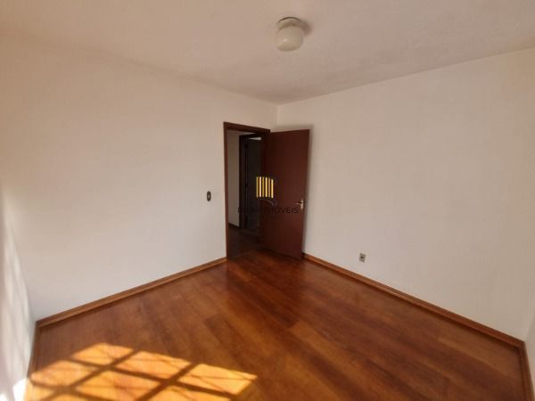 Sobrado em Porto Alegre, no bairro Camaquã, com 3 dormitório(s), e 3 banheiros, à venda.