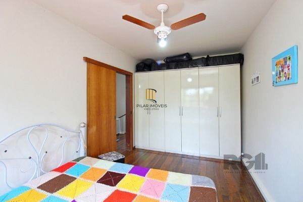 Casa em Porto Alegre, no bairro Serraria, com 3 dormitório(s), e 3 banheiros, à venda.