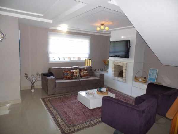 Casa para Venda - 270m², 3 dormitórios, sendo 1 suites, 2 vagas - Guarujá