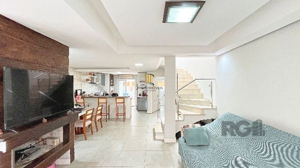 Casa em Porto Alegre, no bairro Hípica, com 3 dormitório(s), e 3 banheiros, à venda.
