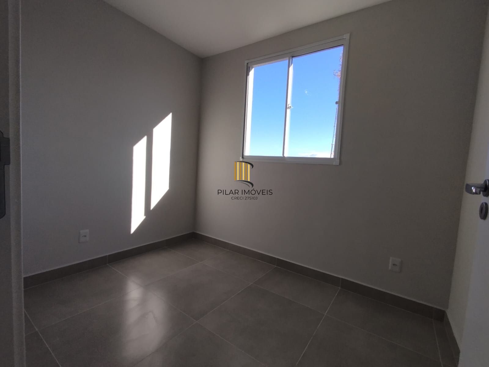 Apartamento 2 dormitórios, com garagem, bairro Tristeza.