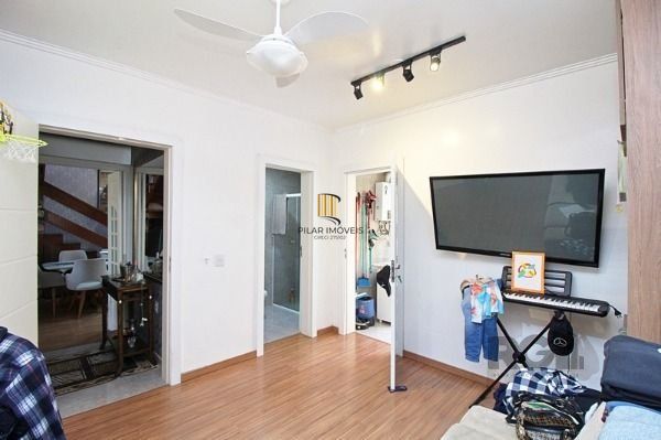 Casa em Porto Alegre, no bairro Ipanema, com 4 dormitório(s), e 4 banheiros, à venda.