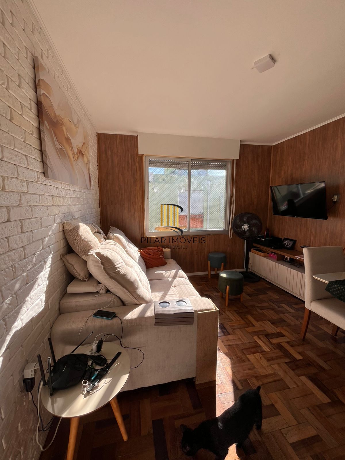 Apartamento semi mobiliado de 2 dormitórios no bairro Cristal