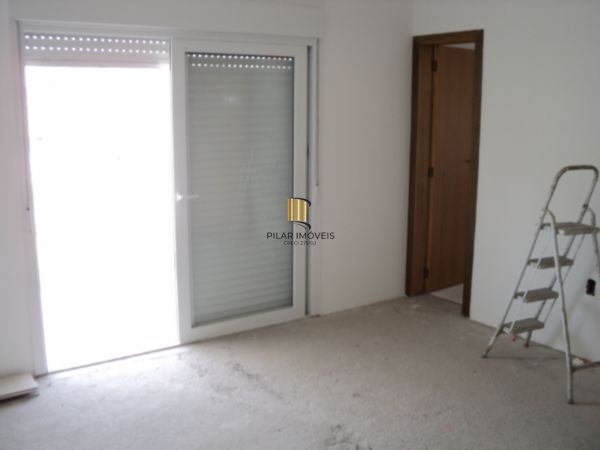 Casa 3 dormitórios no bairro Hípica