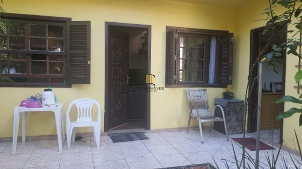 Casa em Porto Alegre, no bairro Nonoai, com 3 dormitório(s), e 3 banheiros, à venda.