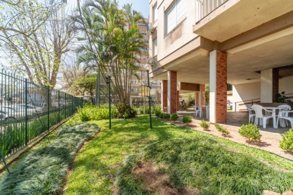 Apartamento em Porto Alegre, no bairro Vila Assunção, com 2 dormitório(s), e 2 banheiros, à venda.