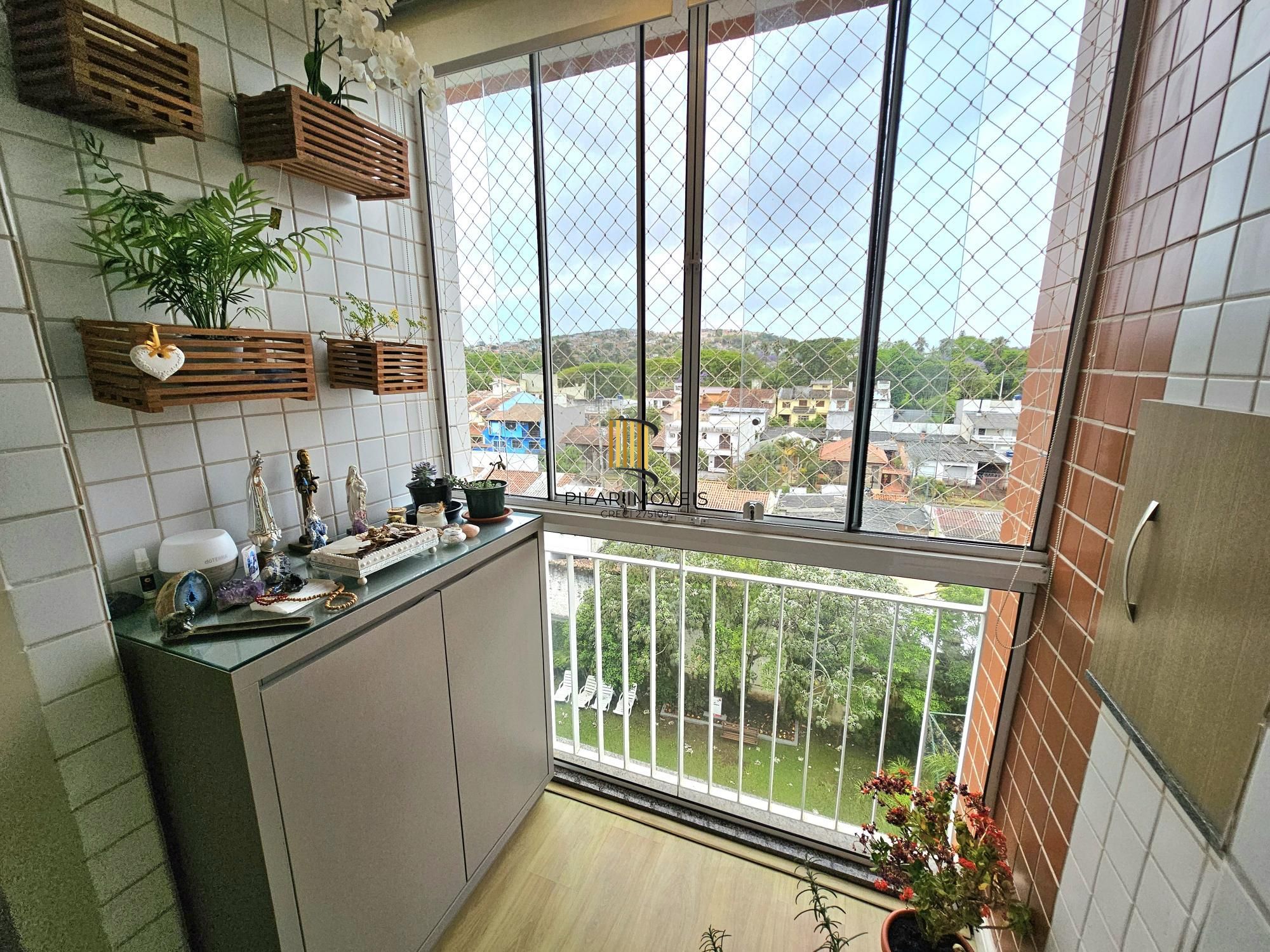 Lindo apartamento 2 dorm com suite e churrasqueira no bairro Cristal!