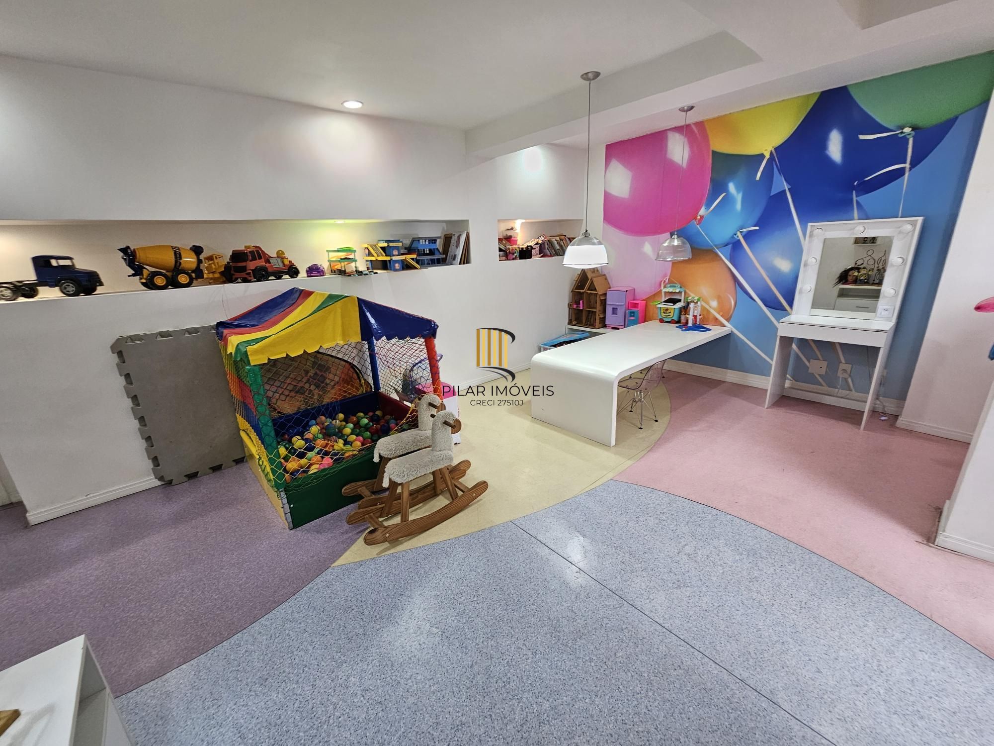 Lindo apartamento 2 dorm com suite e churrasqueira no bairro Cristal!