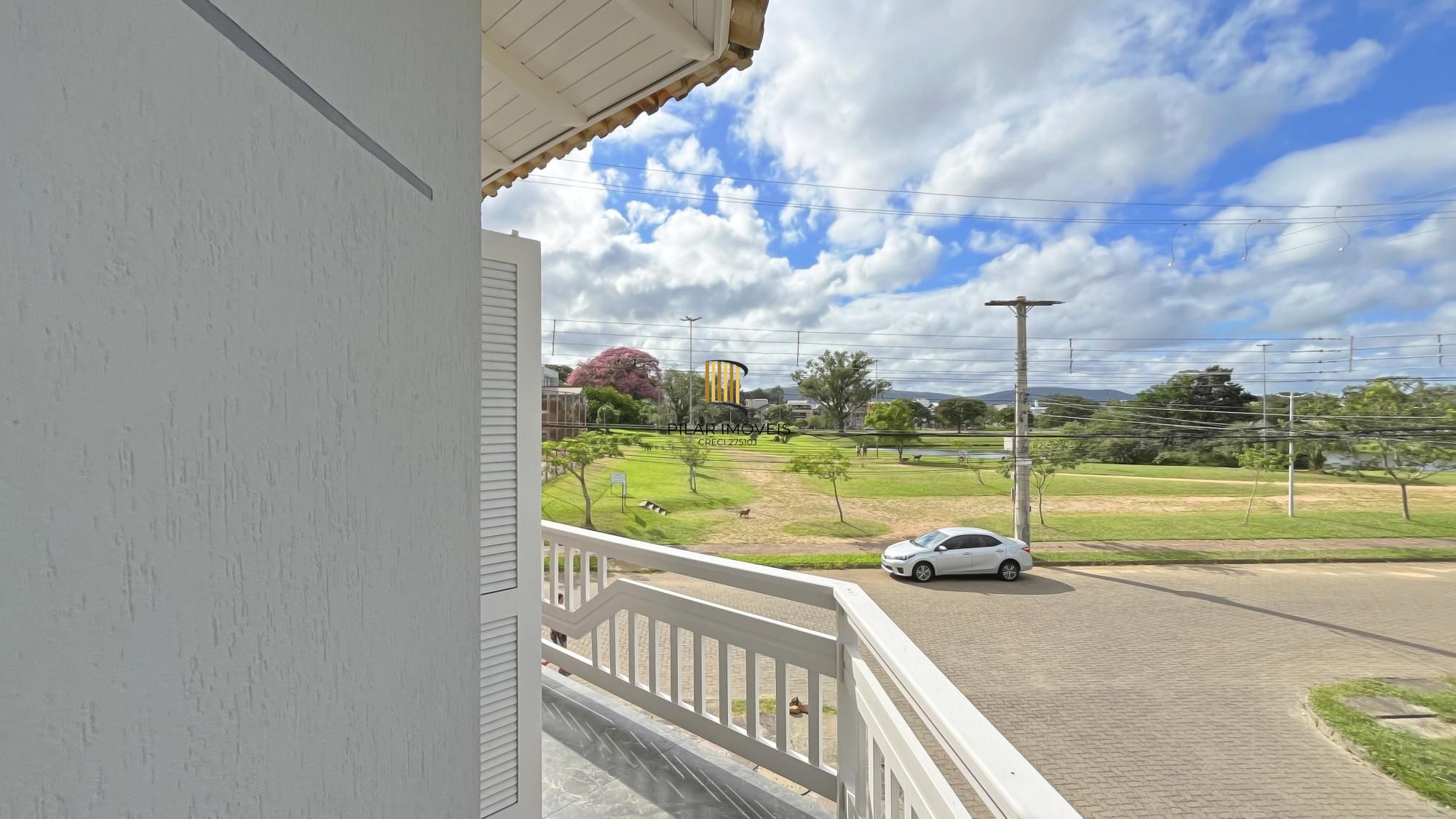 Casa 3 dormitórios no bairro Hípica