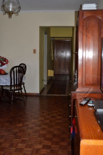 Apartamento em Porto Alegre, no bairro Cidade Baixa, com 2 dormitório(s), e 2 banheiros, à venda.