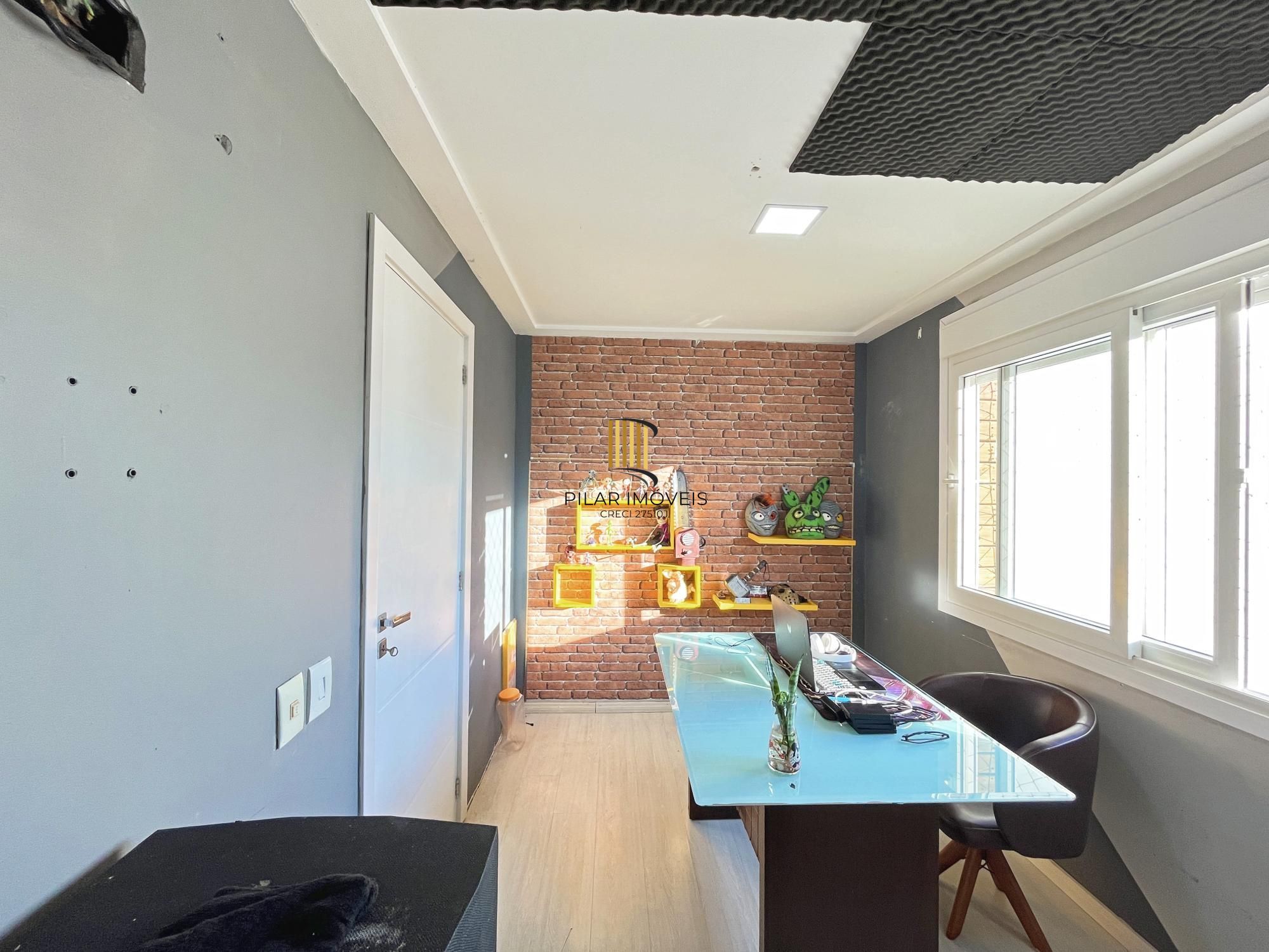 Casa 4 dormitórios no bairro Hípica