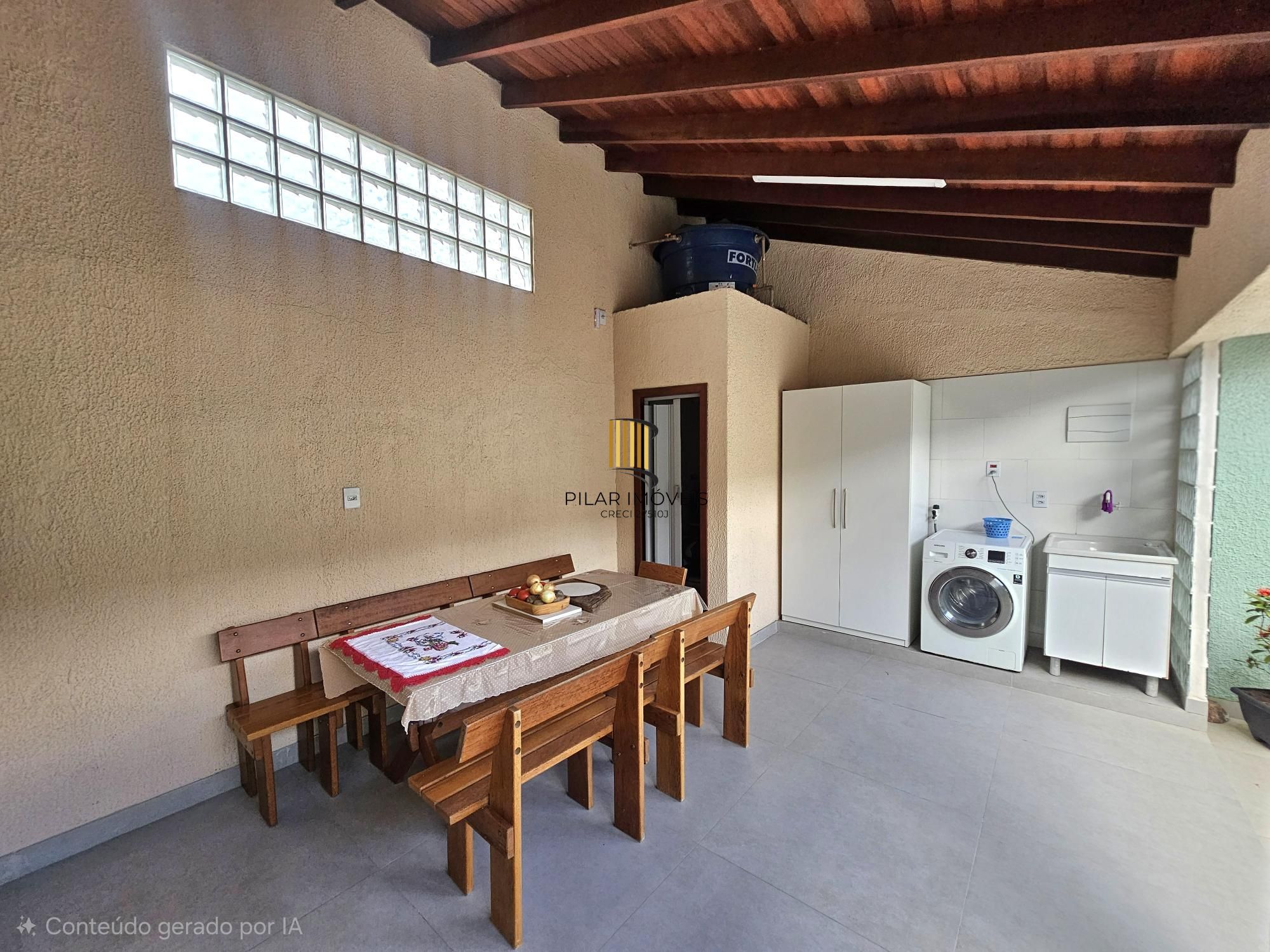 Casa 3 dormitórios 2 banheiros quiosque com churrasqueira cozinha gourmet moveis sob medida e garagem coberta na zona sul de Porto Alegre !