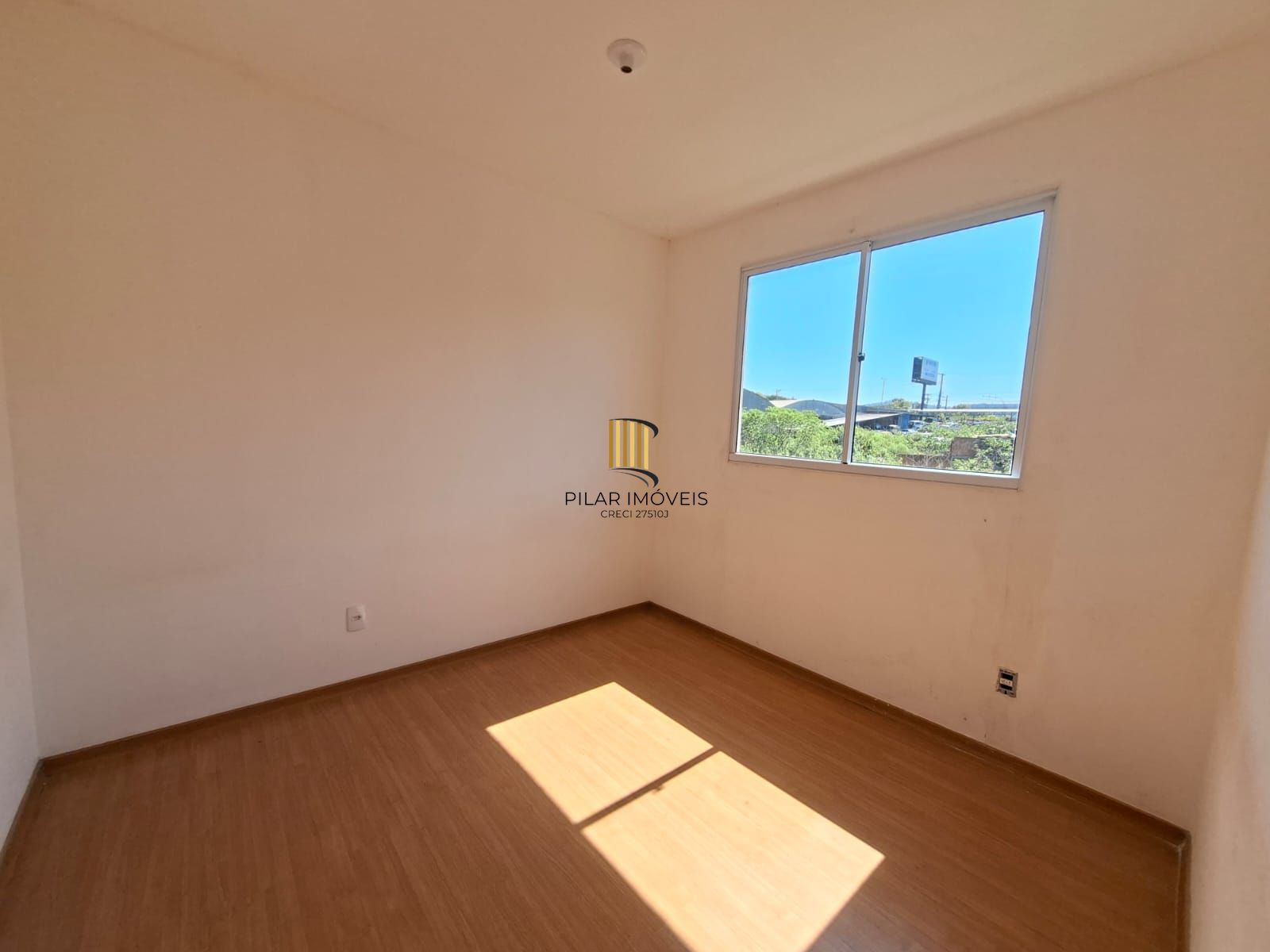 Apartamento de 02 dormitorios com vaga de garagem no bairro Cavalhada- VENDA!!