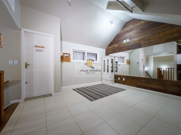 Casa em Porto Alegre, no bairro Vila Conceição, com 3 dormitório(s), e 3 banheiros, à venda.