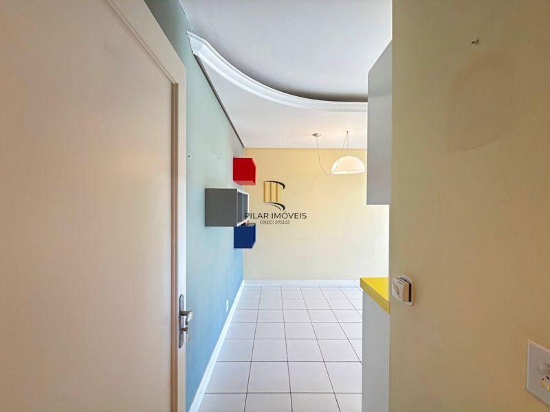 Apartamento com 2 dormitórios, 2 vagas, 65m2 coração do Menino Deus.