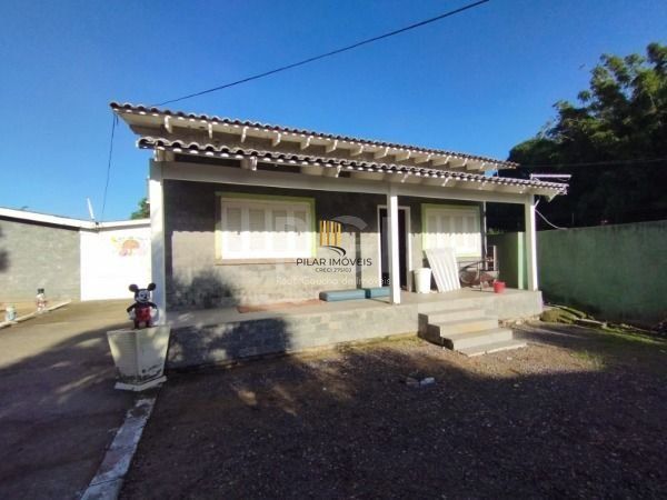 Casa em Porto Alegre, no bairro Belém Novo, com 5 dormitório(s), e 5 banheiros, à venda.
