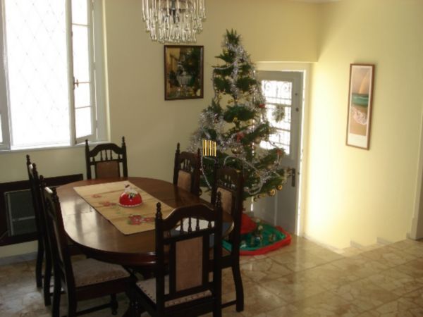Casa para Venda - 280m², 3 dormitórios, sendo 1 suites, 2 vagas - Medianeira