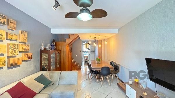 Casa Condominio em Porto Alegre, no bairro Cavalhada, com 3 dormitório(s), e 3 banheiros, à venda.