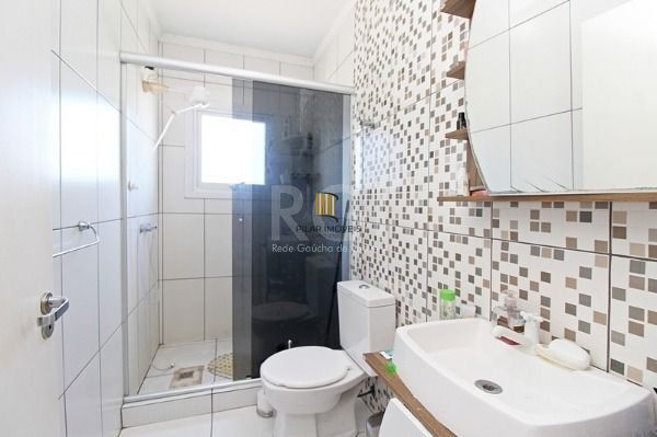 Casa em Porto Alegre, no bairro Aberta dos Morros, com 3 dormitório(s), e 3 banheiros, à venda.