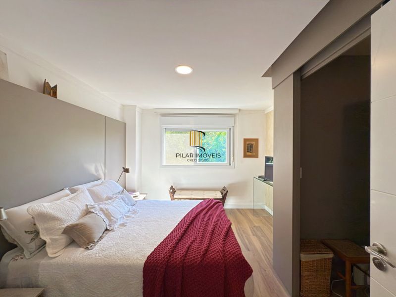 Linda Residência com 3 dormitórios e 1 suíte no Bairro Tristeza para venda.