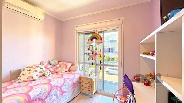 Casa em Porto Alegre, no bairro Hípica, com 3 dormitório(s), e 3 banheiros, à venda.