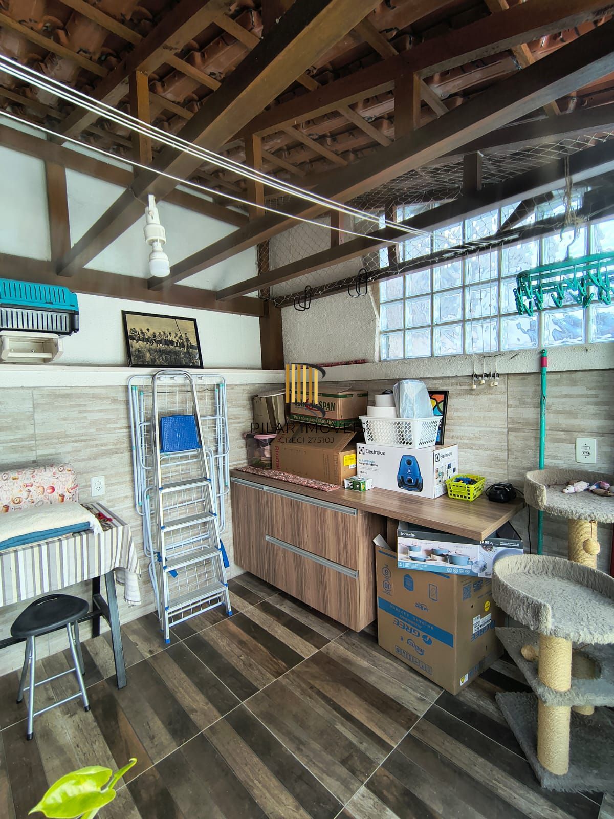 Otimo sobrado com 2 suites no bairro Guaruja