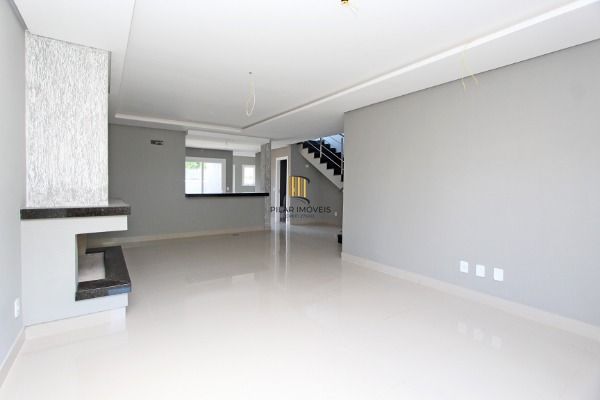 Casa 3 dormitórios no bairro Hípica