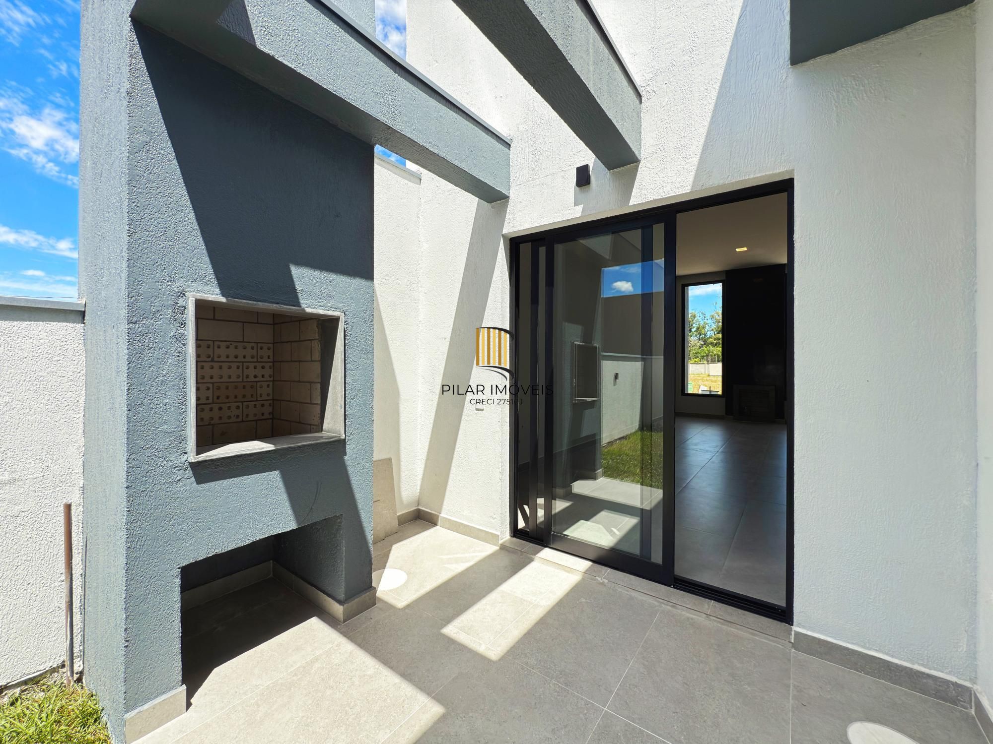 Residência nova em condomínio com 3 dormitórios