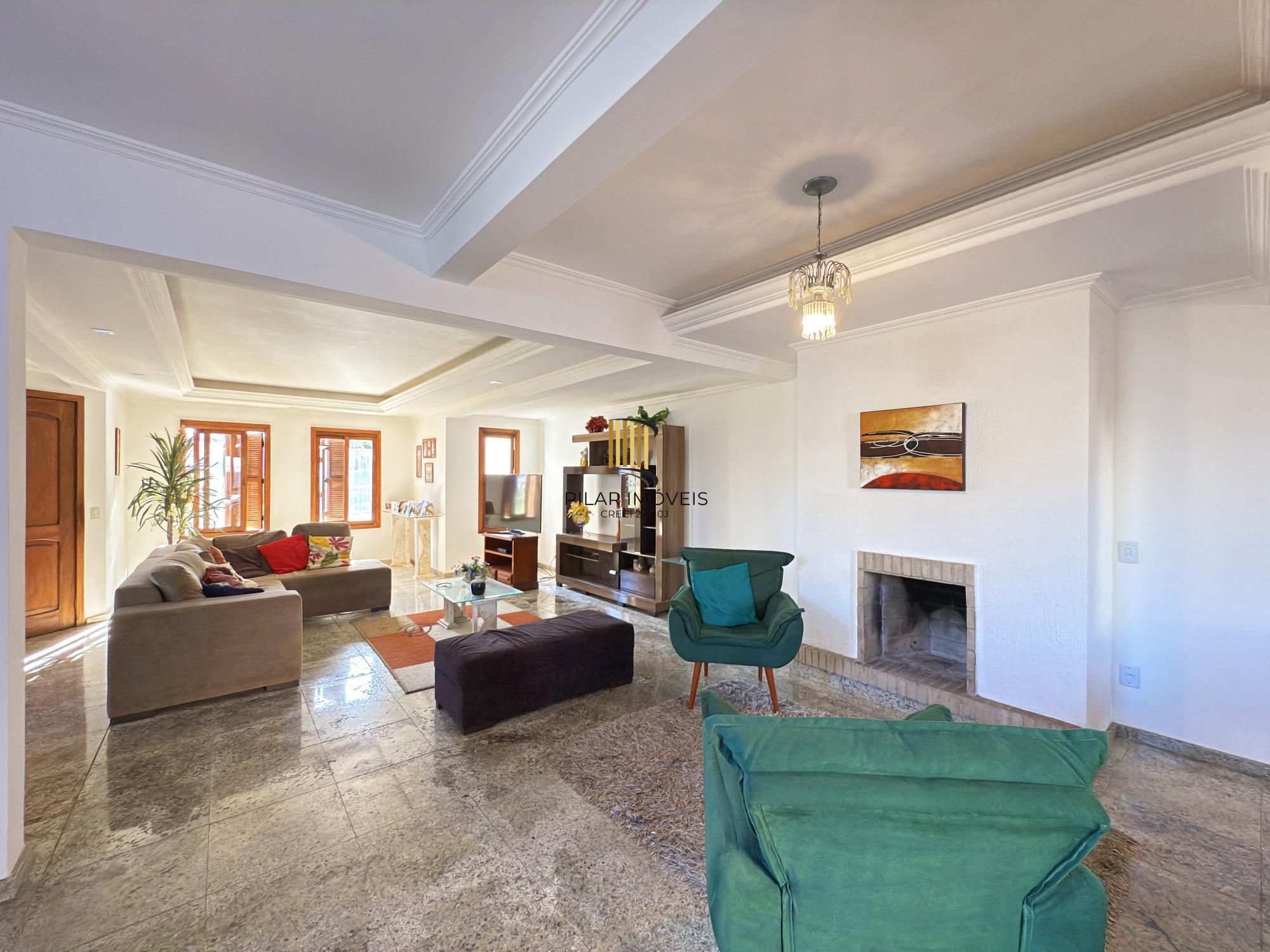 Sobrado a venda no Bairro Hipica de Porto alegre com 04 dormitórios sendo 01 suite